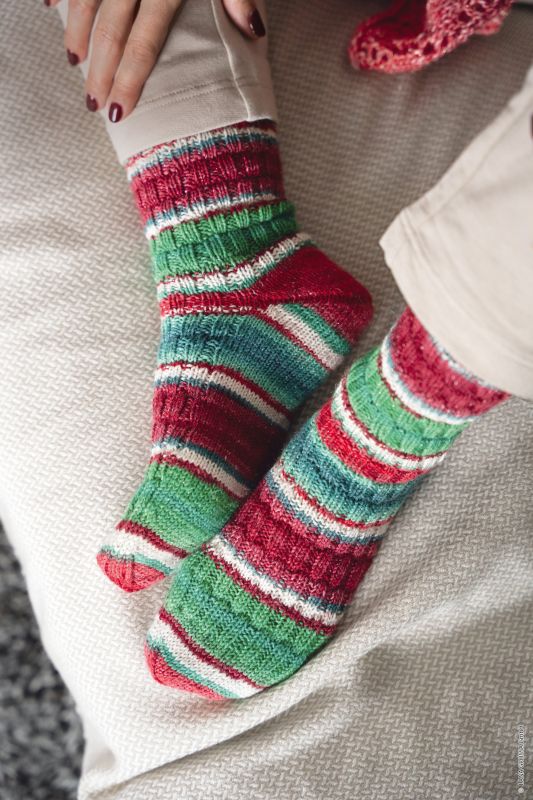 Anleitung Nr. 17989 Glitzer-Socken Meilenweit 4-fach Merino Christmas Lurex